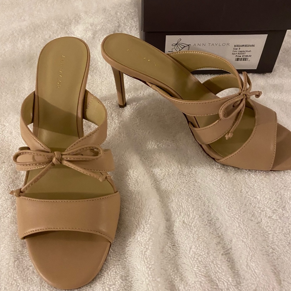 NEW ANN TAYLOR MATHILDA TAN MULE SZ8